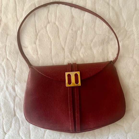 Carolina Herrera Handbags - Authentic Vintage Carolina Herrera shoulder bag.